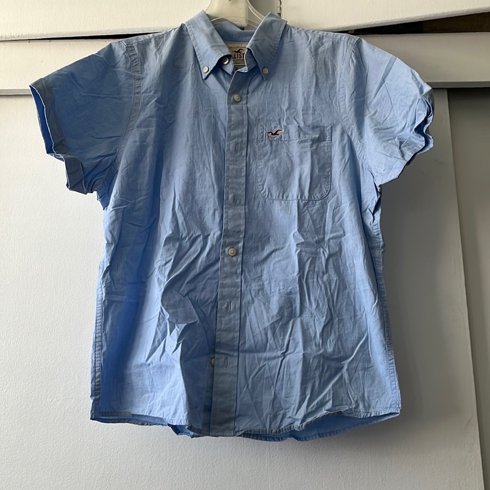 Hollister Young men’s baby glue short sleeve button up size XL